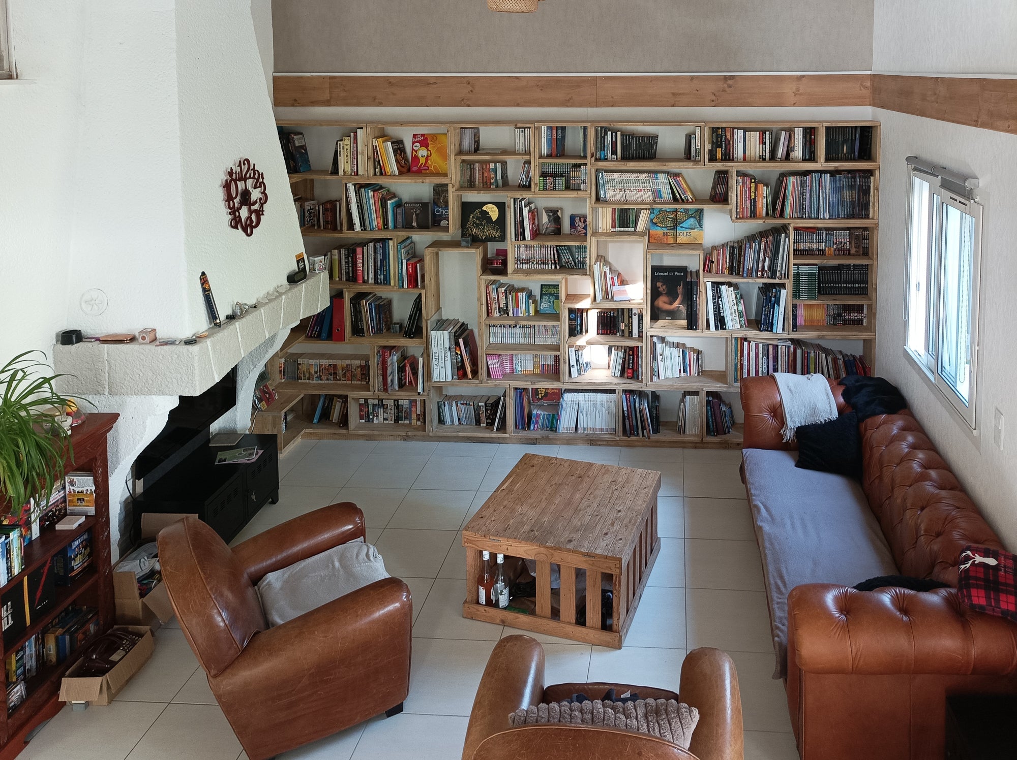 Melinda nachhaltiges Bücherregal aus Bauholz - Amoligno - Modulare Standregale