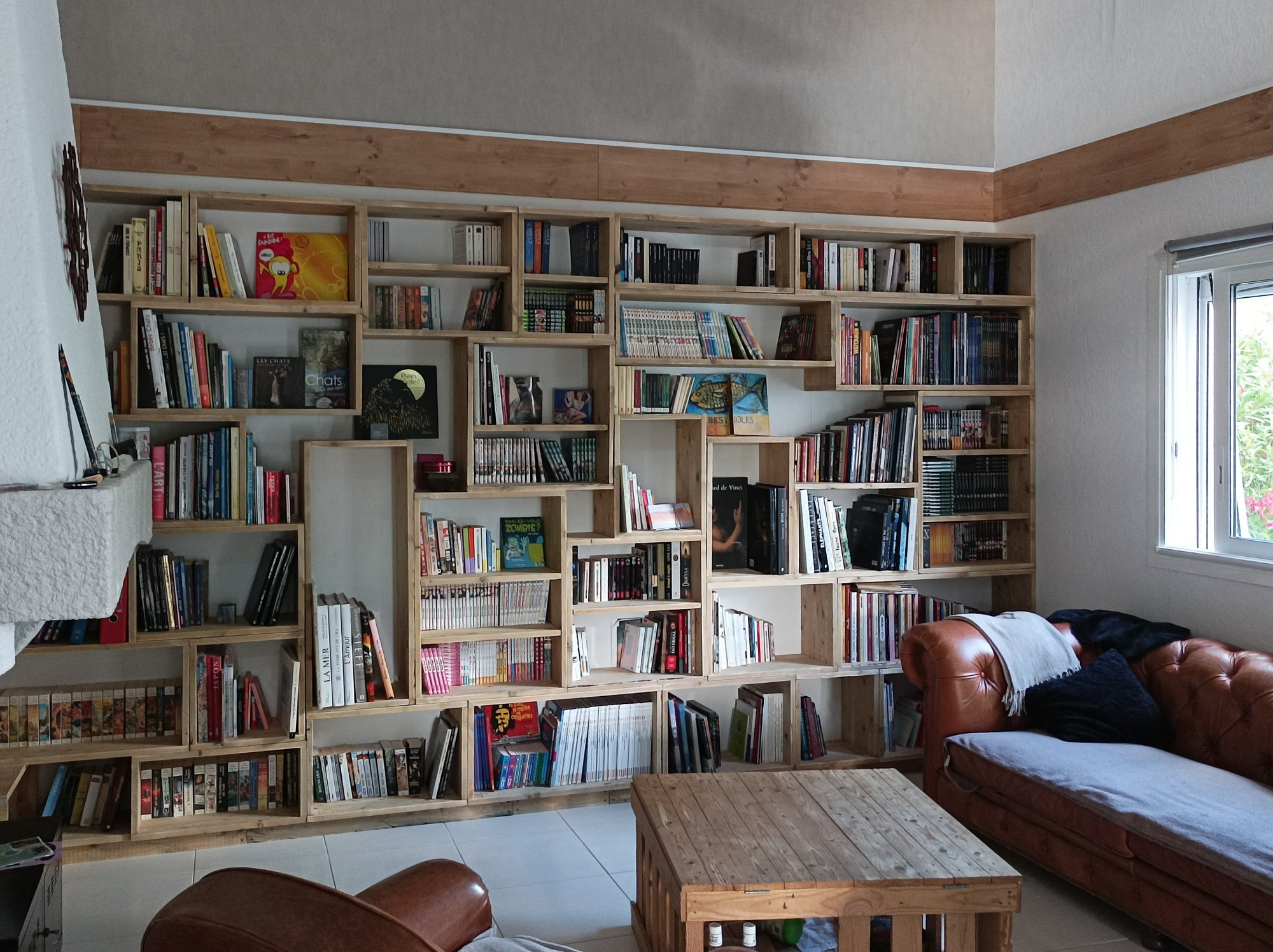 Melinda nachhaltiges Bücherregal aus Bauholz - Amoligno - Modulare Standregale