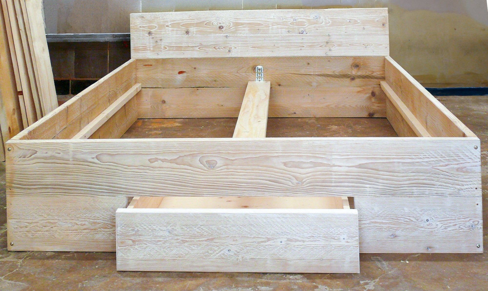 Rahmenbett mit Kopfteil und Schublade - Amoligno - Betten