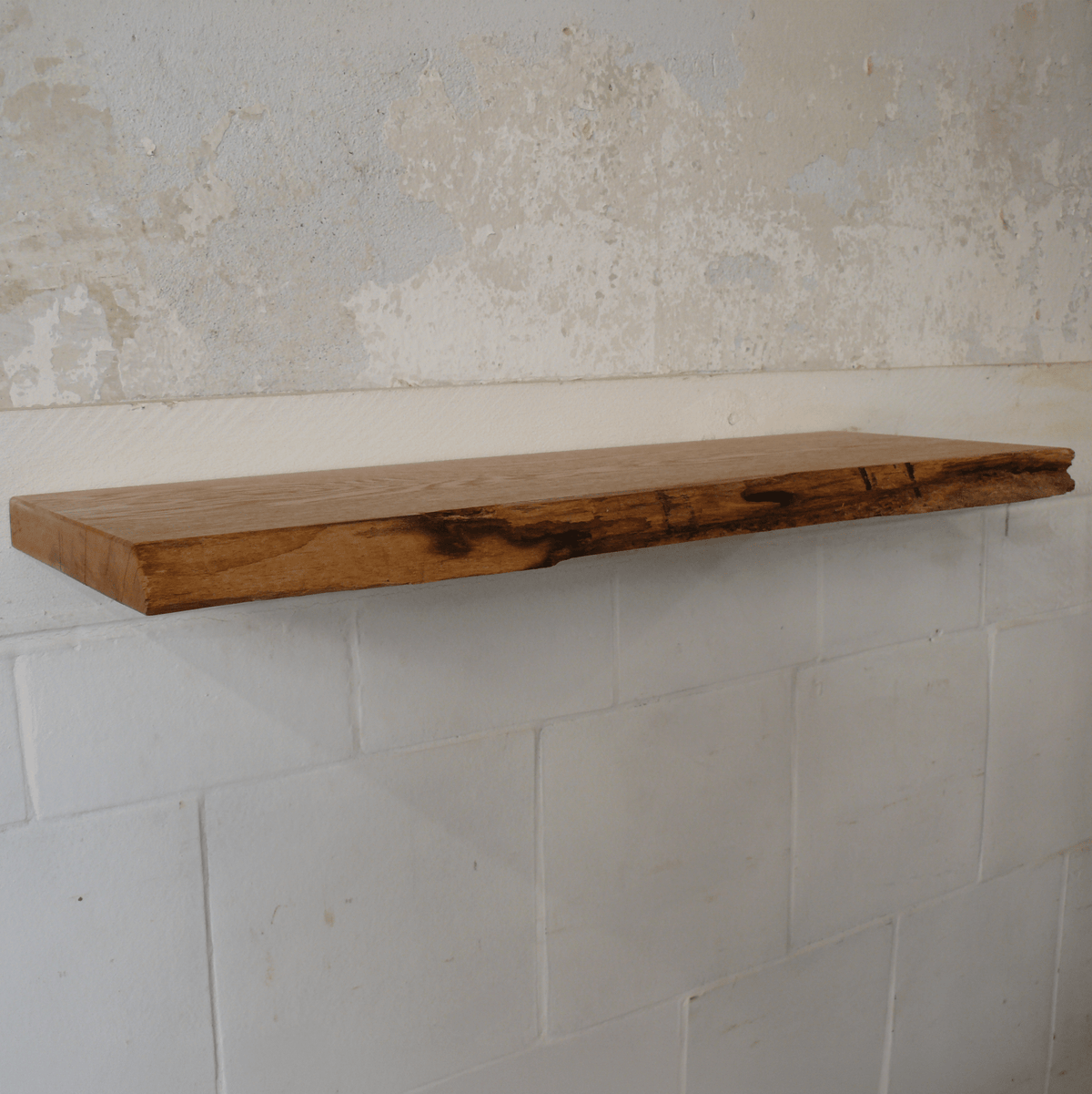 Schwebendes Wandregal aus Wildeiche | massiv | 15 bis 25 cm tief | 30 bis 200 cm breit - Amoligno - Wandregale