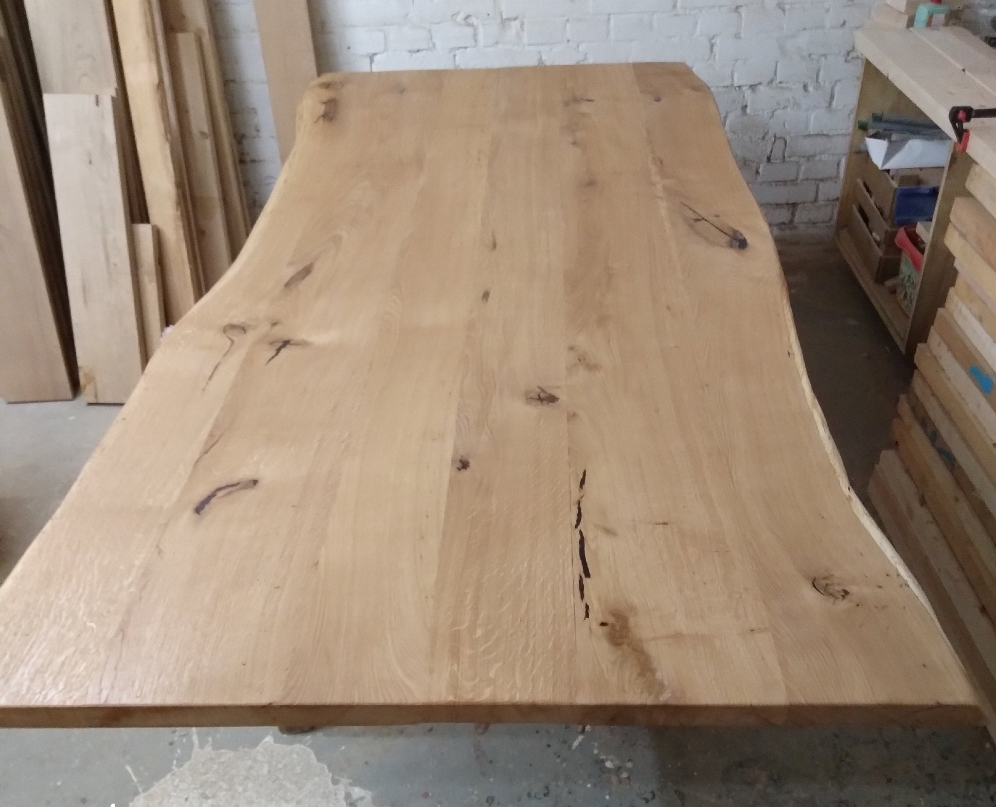 Aktion 25%: Handgefertigte Massivholz - Tischplatte „TIPLA 02“ aus Wurmeiche, mit Waldkante , sofort lieferbar - Amoligno - Tische & Bänke