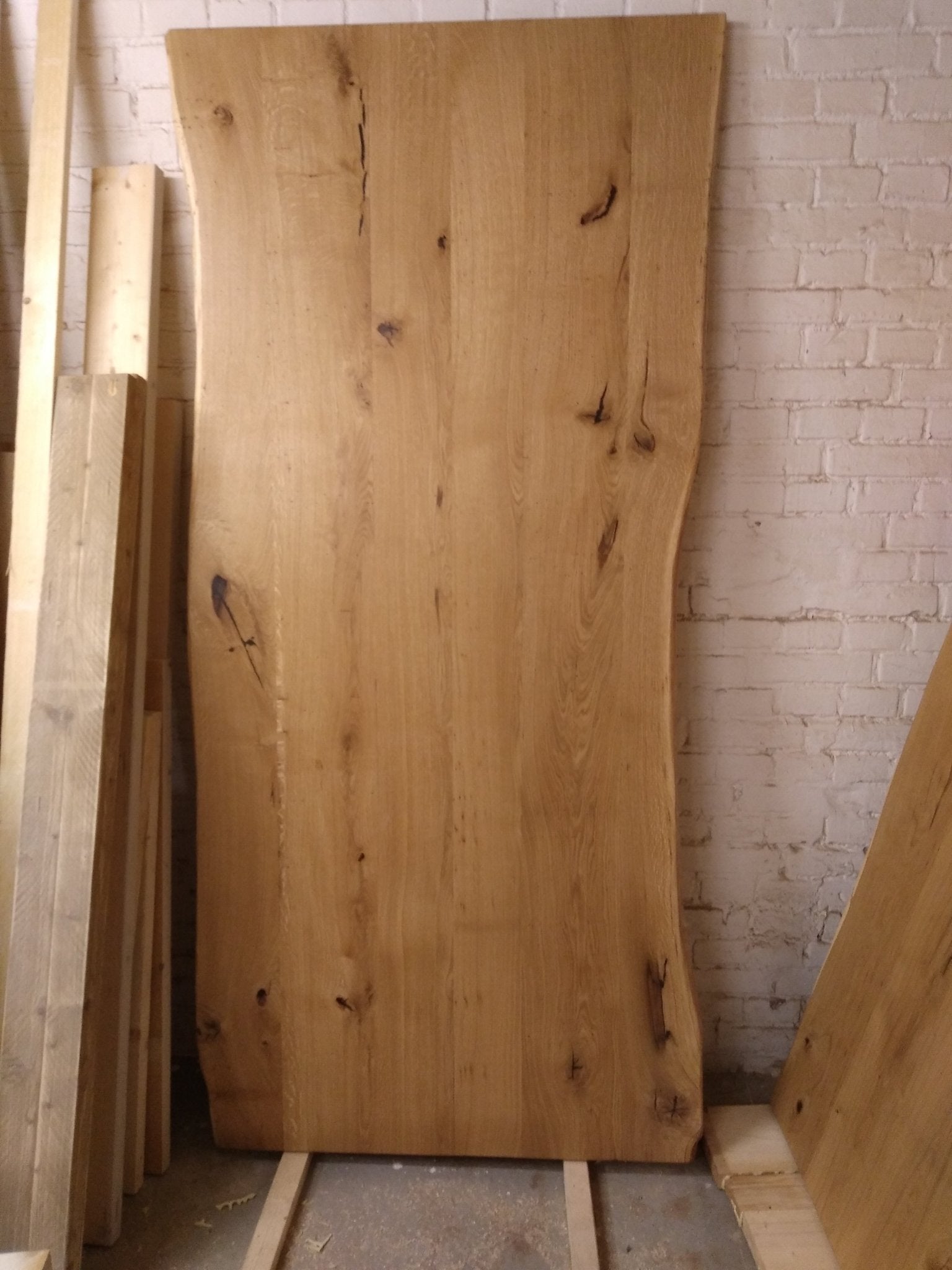 Aktion 25%: Handgefertigte Massivholz - Tischplatte „TIPLA 02“ aus Wurmeiche, mit Waldkante , sofort lieferbar - Amoligno - Tische & Bänke