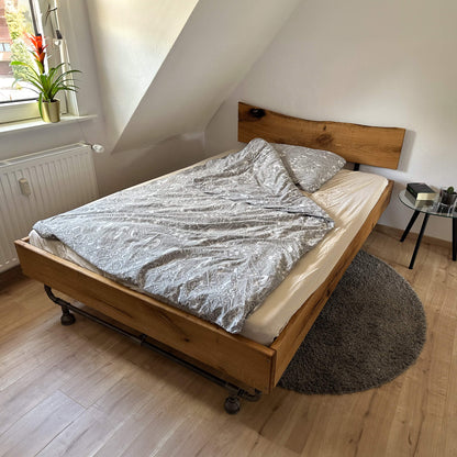 Eichenbett mit Rohrgestell - Amoligno - Betten