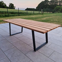 Gartentisch aus Eiche - Nachhaltiges Altholz - Amoligno - Tische & Bänke