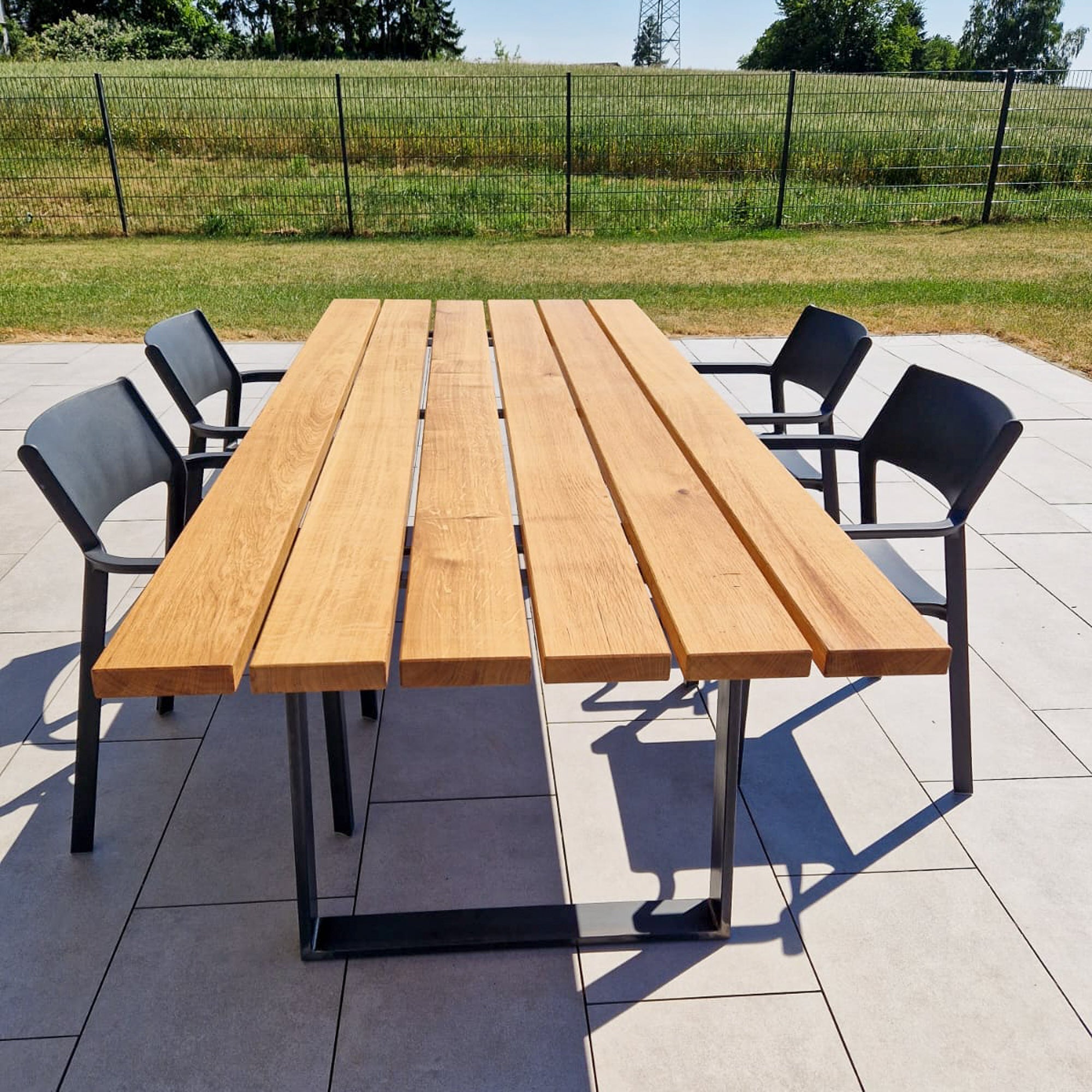 Gartentisch aus Eiche - Nachhaltiges Altholz - Amoligno - Tische & Bänke