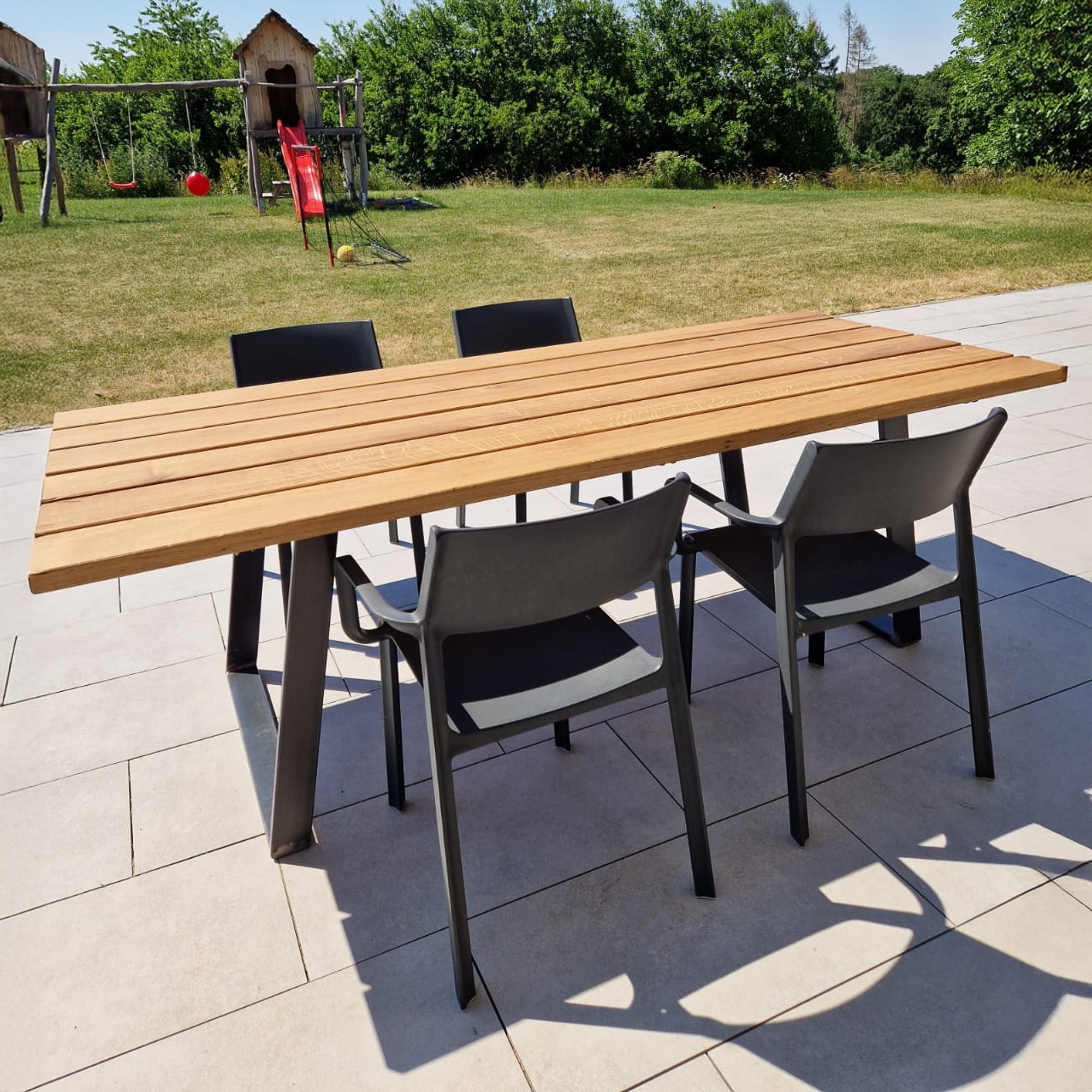 Gartentisch aus Eiche - Nachhaltiges Altholz - Amoligno - Tische & Bänke