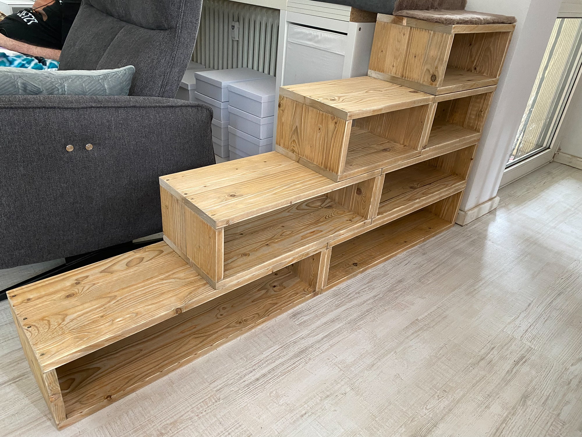 Ricarda - Modulares Regal - Stufenregal - Amoligno - Modulare Standregale